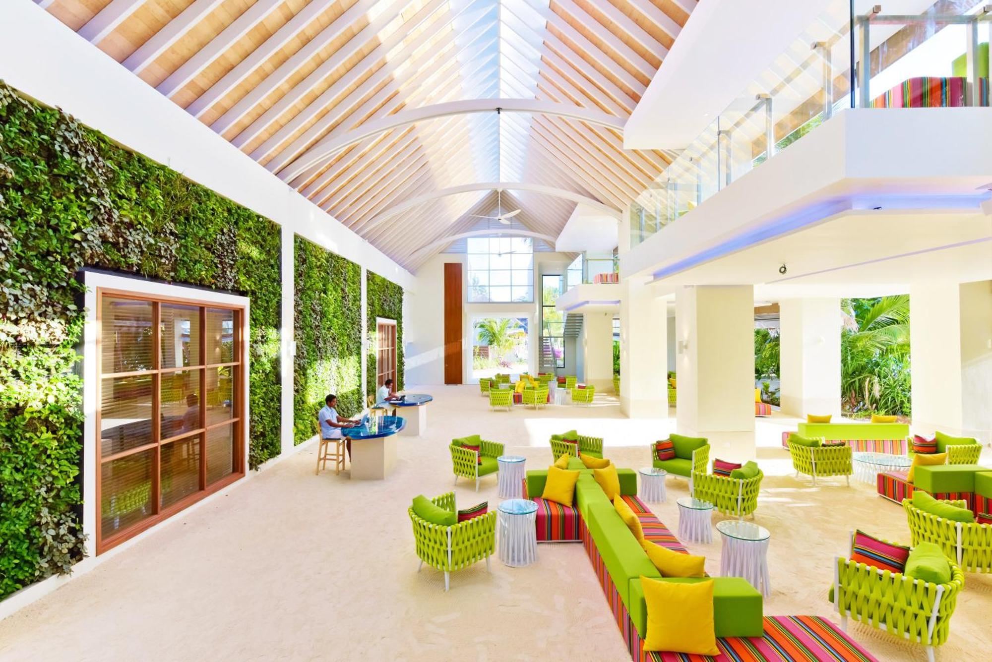 Kandima Maldives Kudahuvadhoo Eksteriør billede The lobby of the hotel