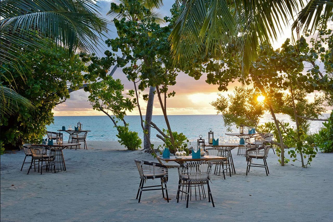 Kandima Maldives Kudahuvadhoo Eksteriør billede Sunset at the beach